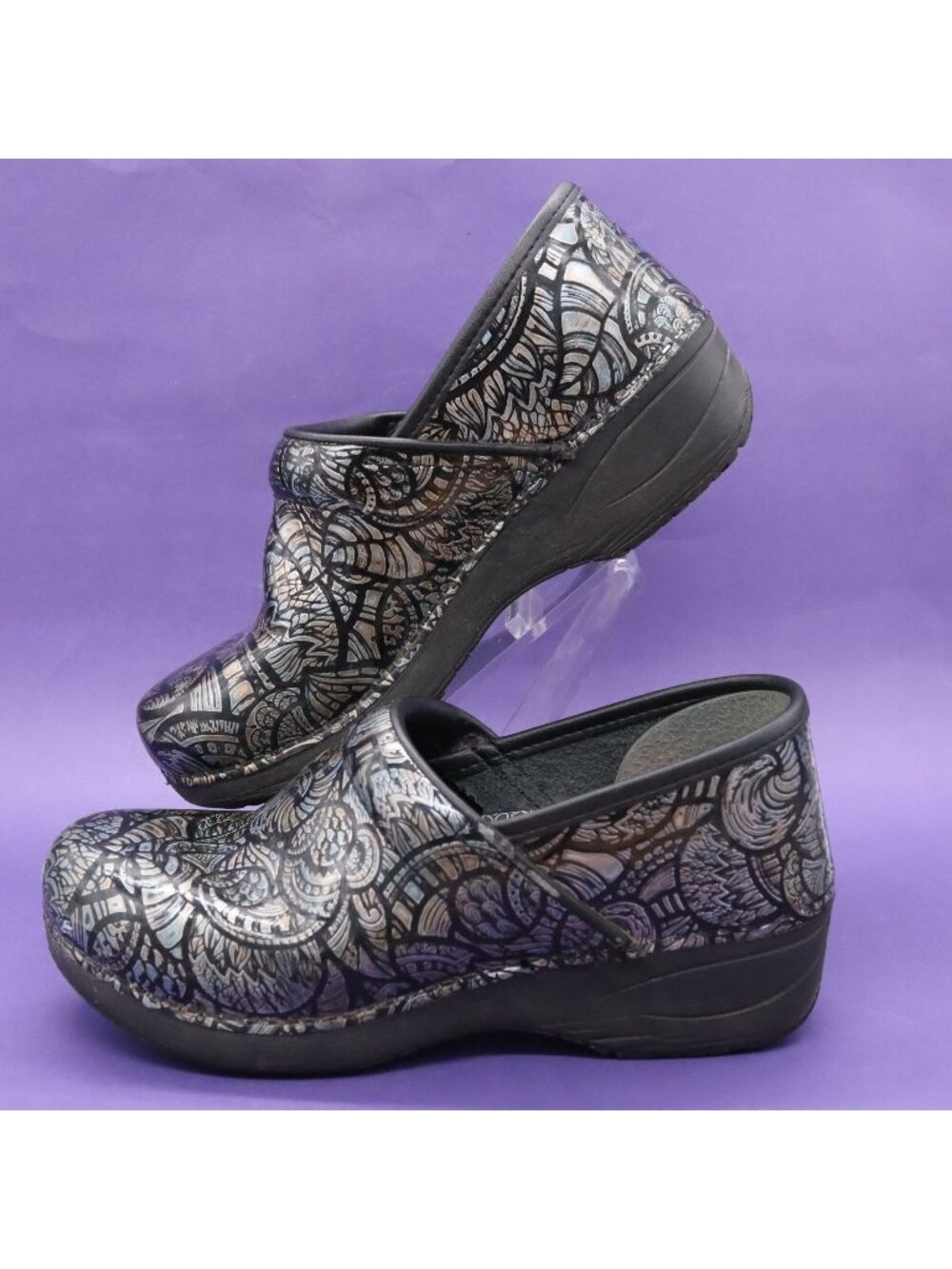 Dansko XP 2.0 Black Patent Leather Clogs Fossilized Pattern Womens EU 38